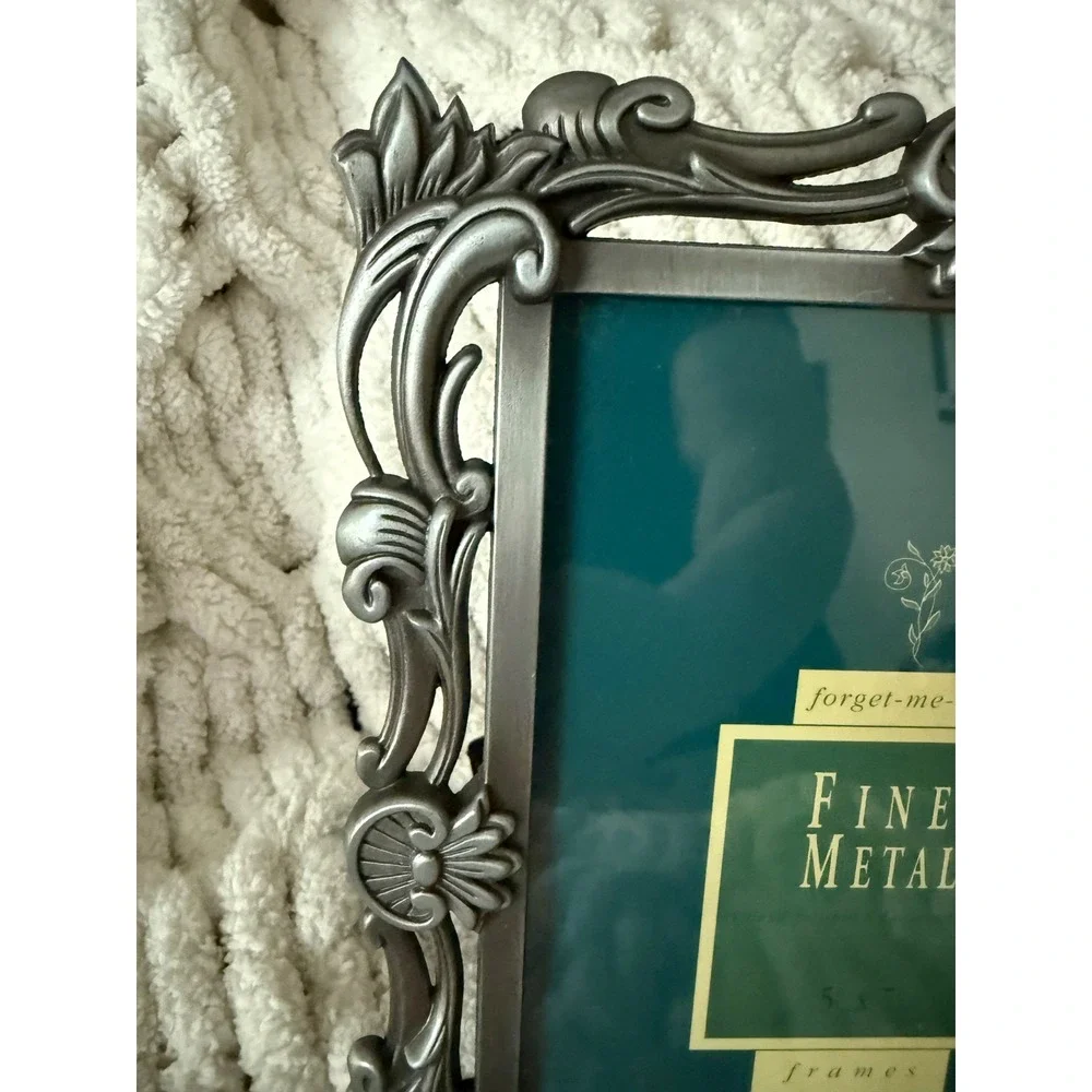 Forget-Me-Not Fine Metal Ornate Scrollwork 5x7 Picture Frame Pewter Tone Vintage